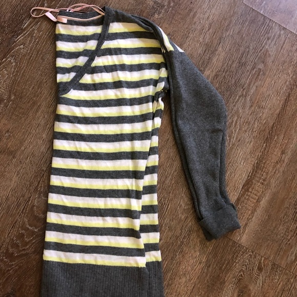 Victoria secret long sleeve - Picture 3 of 4